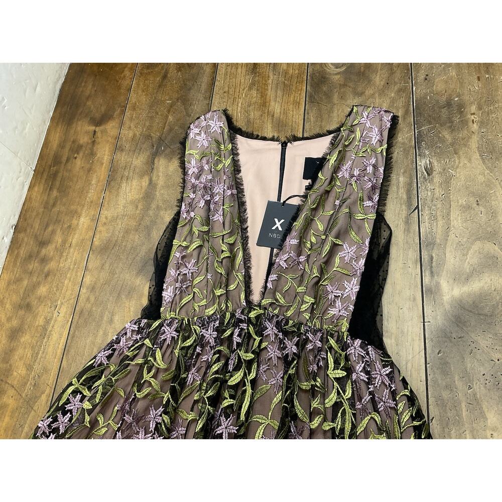 Revolve NBD Mini-A-Line Dress Floral Embroidered Deep V-neck Cocktail Size 12 - Picture 2 of 12